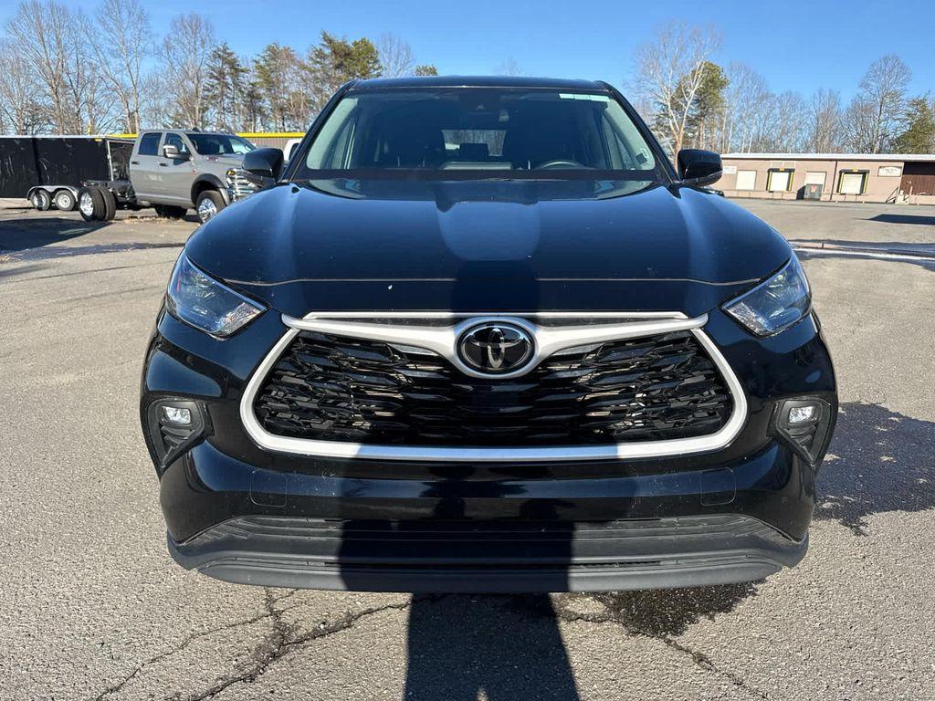 used 2024 Toyota Highlander car, priced at $31,600