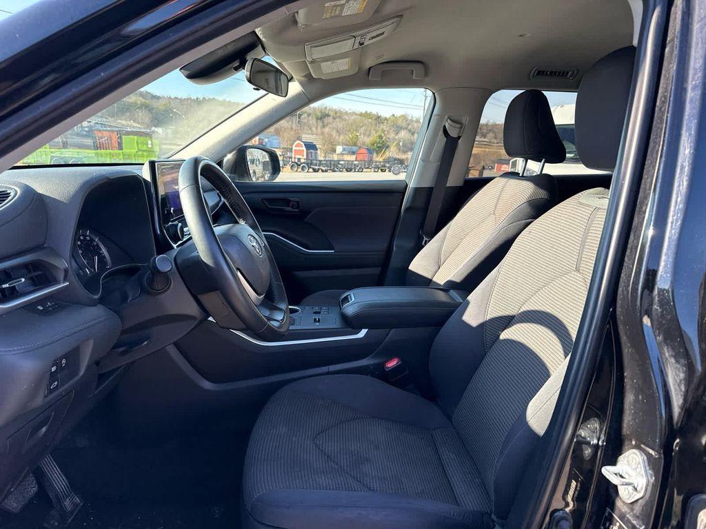 used 2024 Toyota Highlander car, priced at $31,600