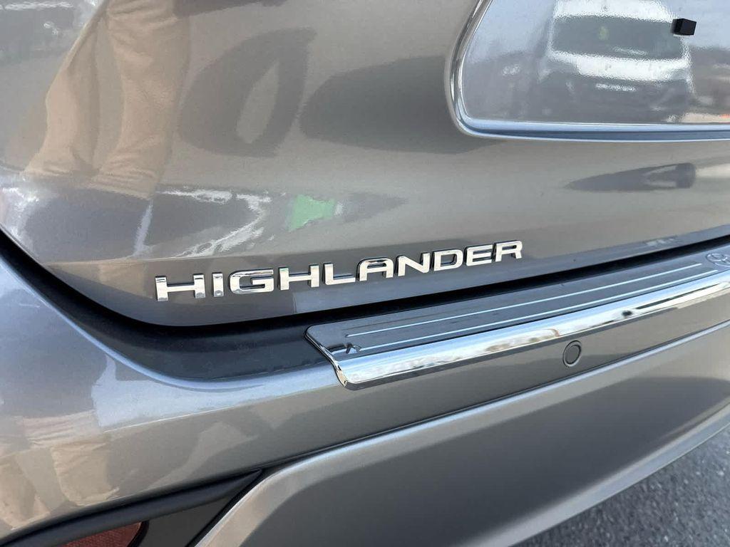 new 2026 Toyota Highlander Hybrid car, priced at $58,855