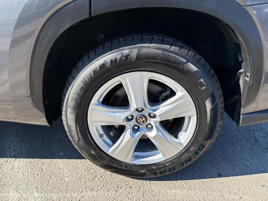 used 2024 Toyota Highlander car, priced at $32,727