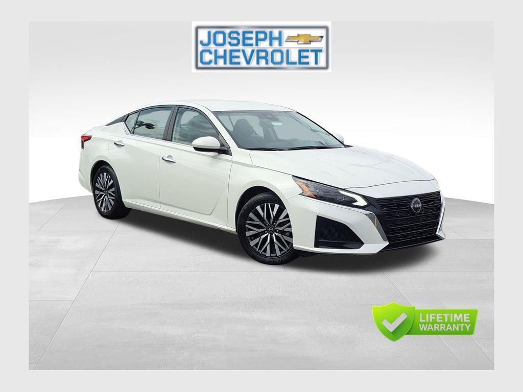 used 2023 Nissan Altima car, priced at $17,000