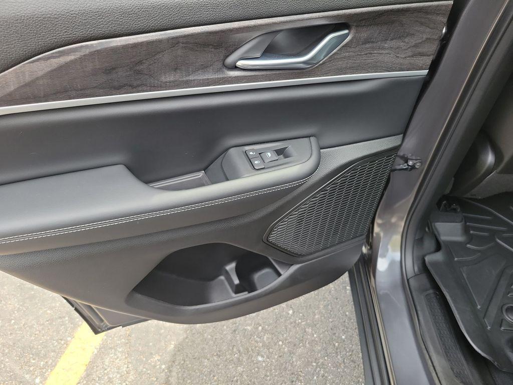 used 2025 Jeep Grand Cherokee car, priced at $38,000