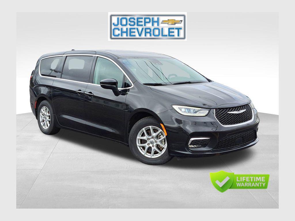 used 2023 Chrysler Pacifica car, priced at $22,000