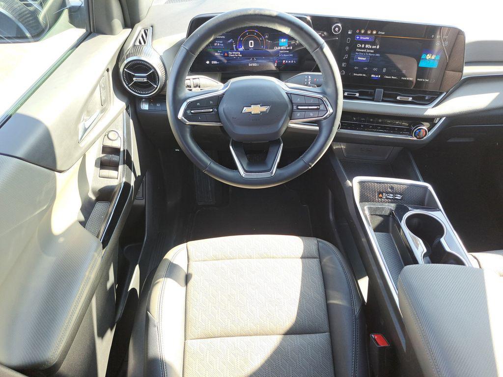 used 2025 Chevrolet Equinox car, priced at $25,000