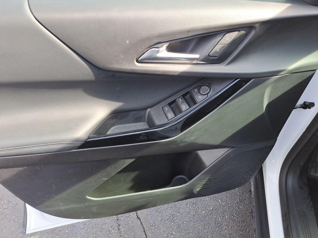 used 2025 Chevrolet Equinox car, priced at $25,000