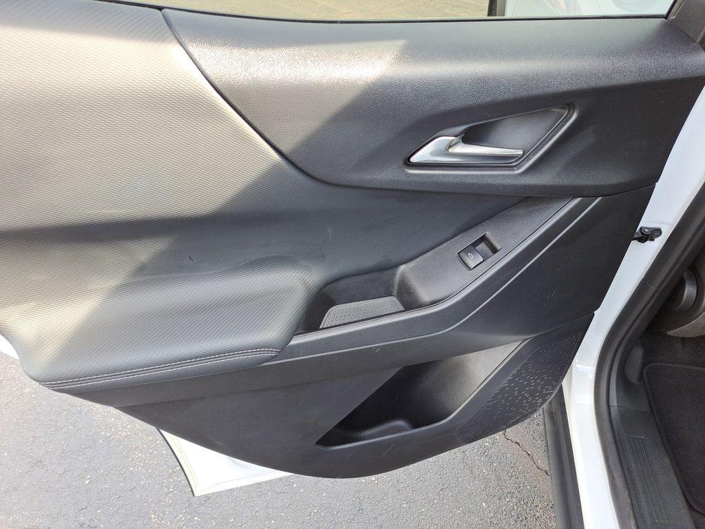 used 2025 Chevrolet Equinox car, priced at $25,000