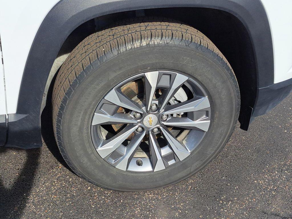 used 2025 Chevrolet Equinox car, priced at $25,000