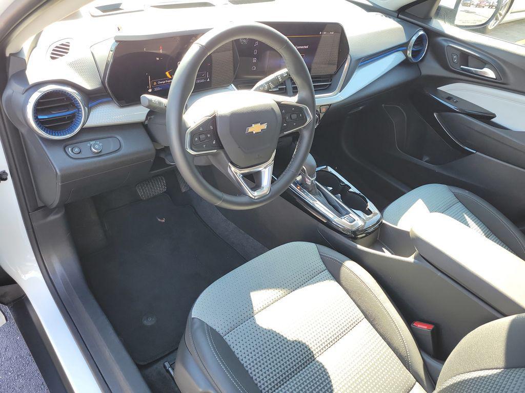 used 2025 Chevrolet Trax car, priced at $21,000