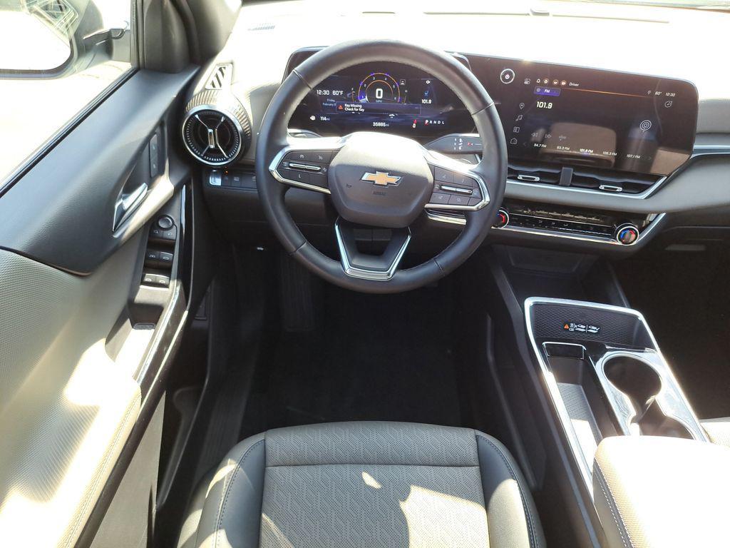 used 2025 Chevrolet Equinox car, priced at $25,000