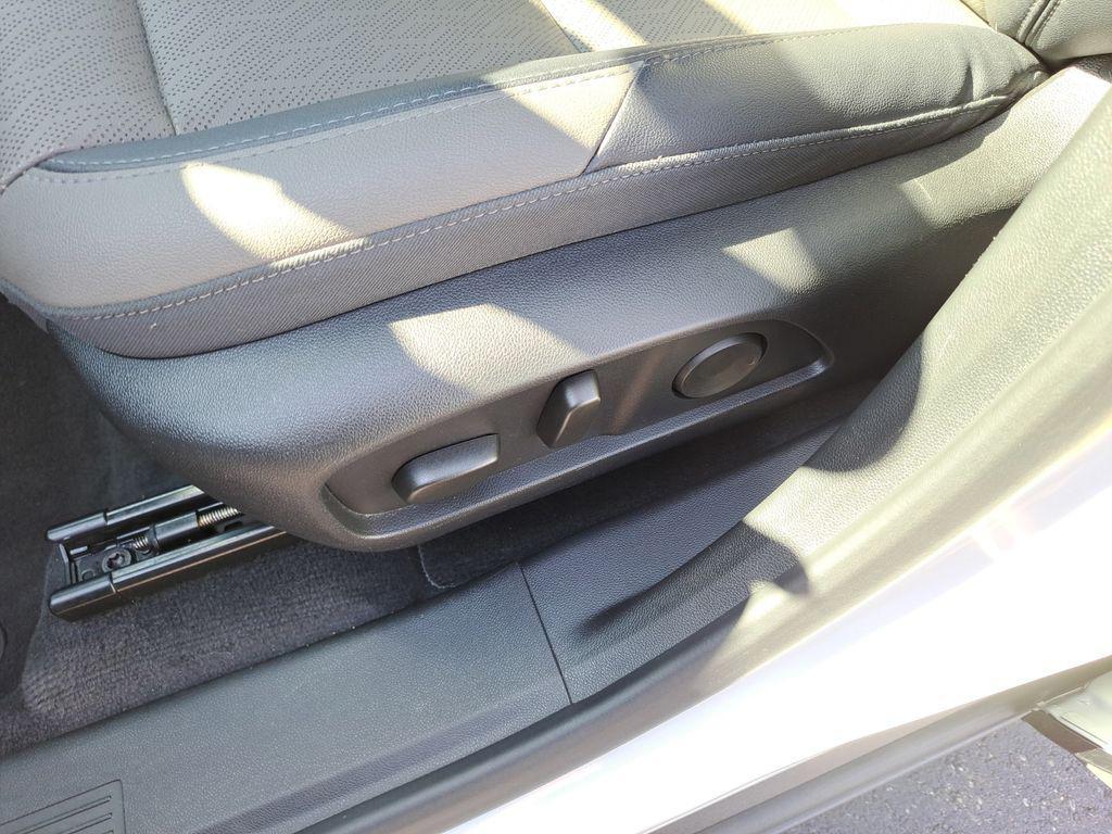 used 2025 Chevrolet Equinox car, priced at $25,000