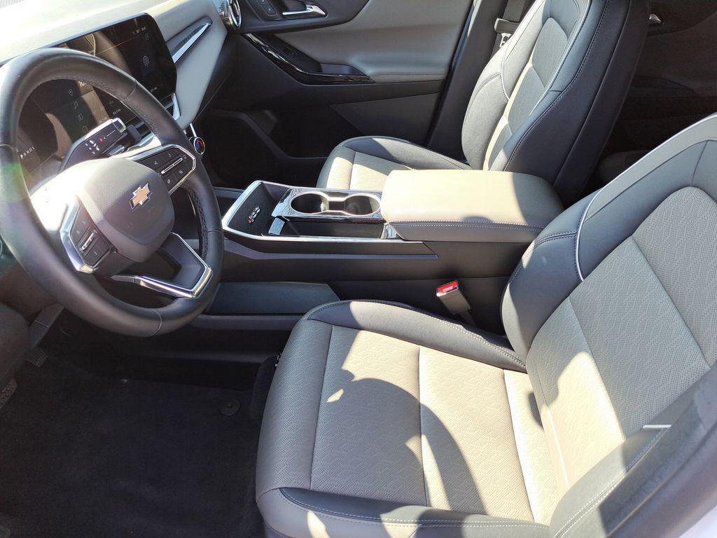 used 2025 Chevrolet Equinox car, priced at $25,000