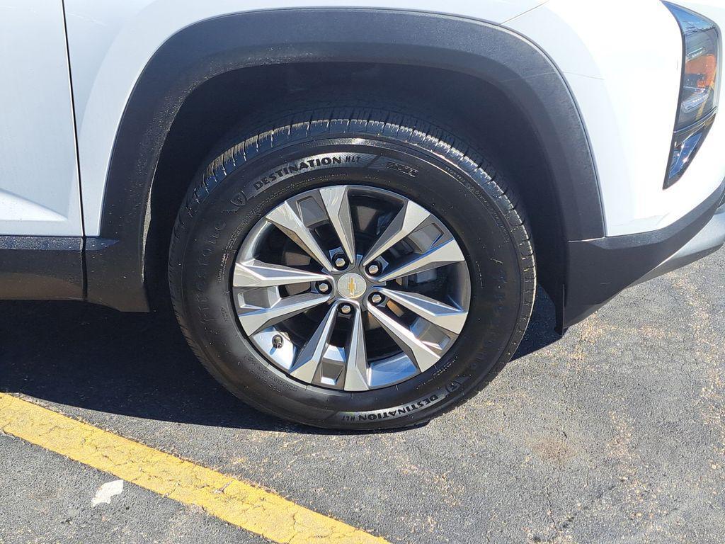 used 2025 Chevrolet Equinox car, priced at $25,000