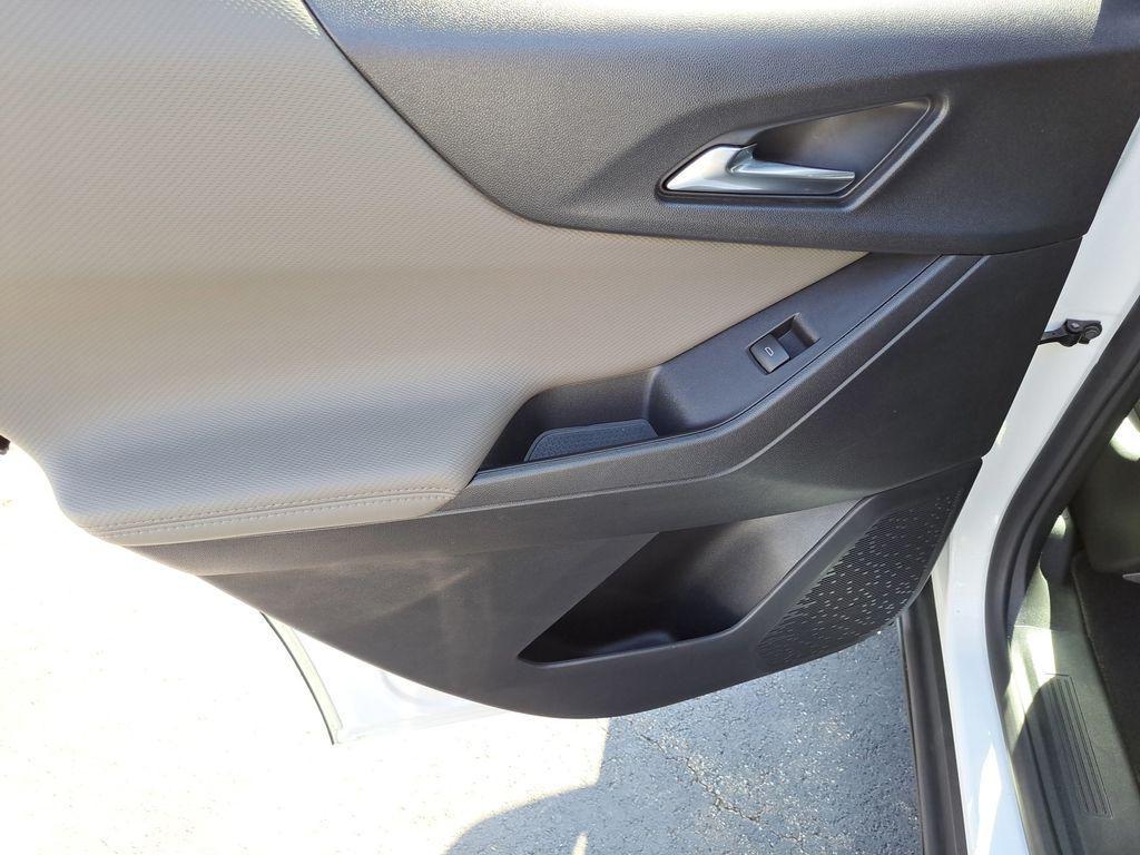 used 2025 Chevrolet Equinox car, priced at $25,000