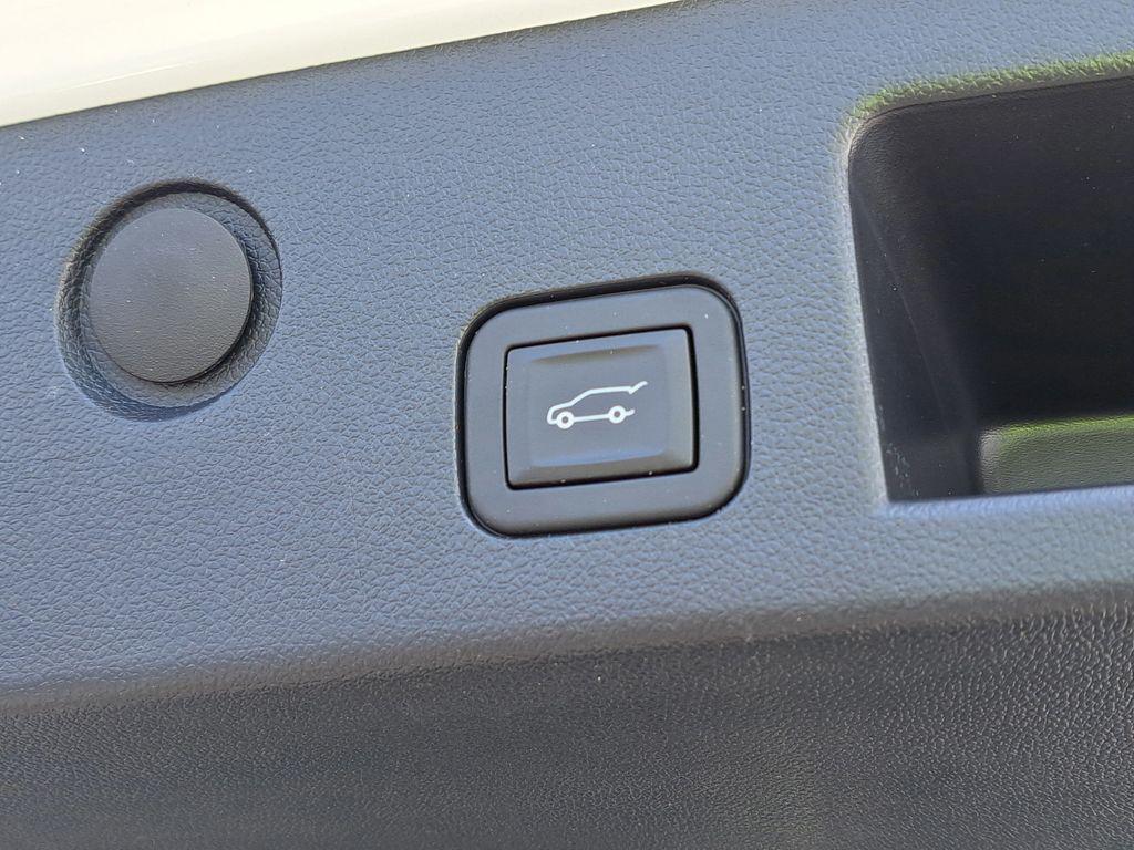 used 2025 Chevrolet Equinox car, priced at $25,000