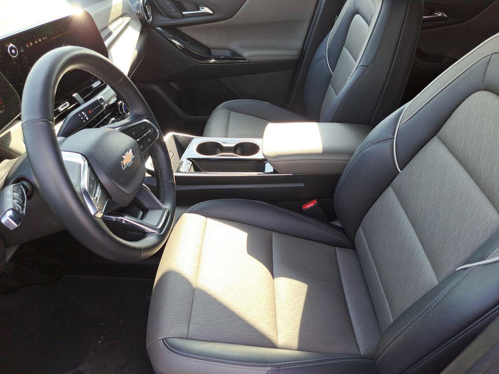 used 2025 Chevrolet Equinox car, priced at $25,000