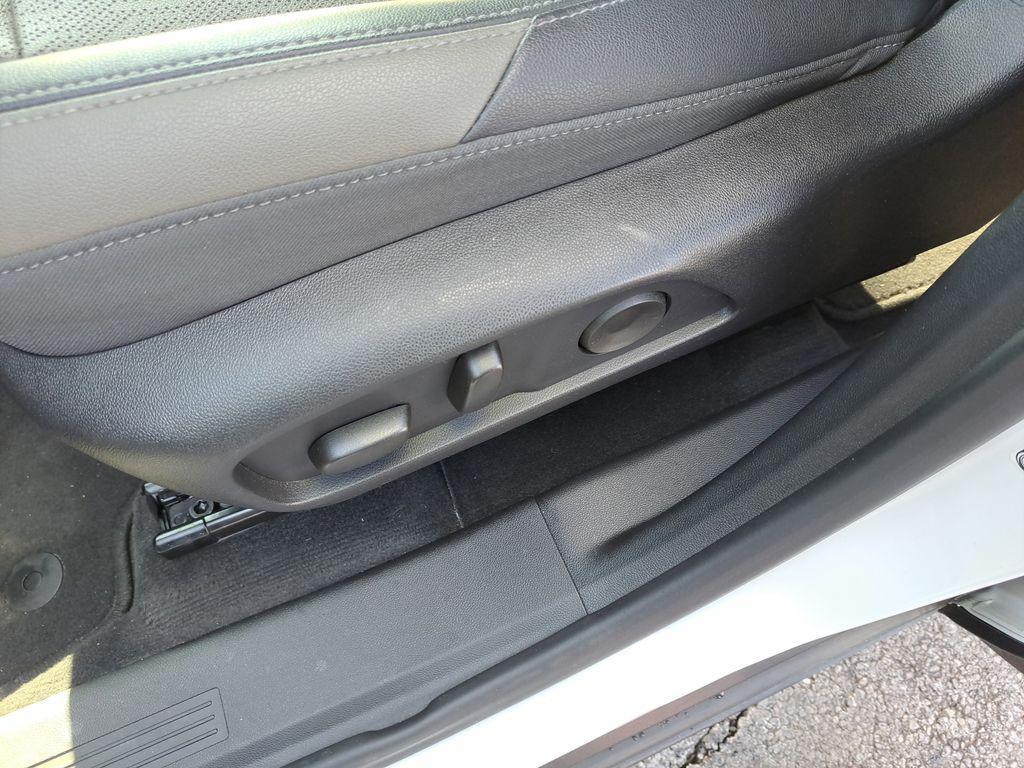 used 2025 Chevrolet Equinox car, priced at $25,000