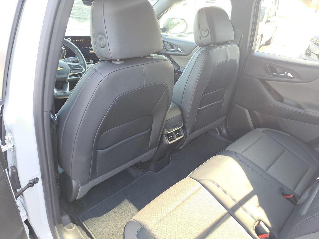 used 2025 Chevrolet Equinox car, priced at $25,000