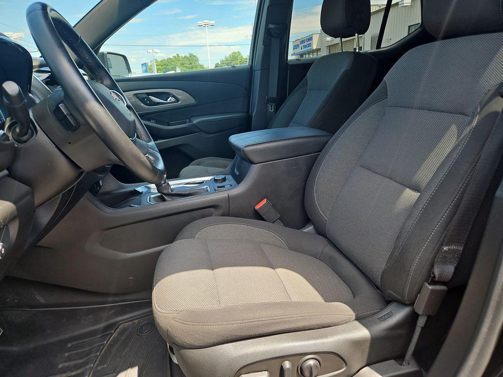 used 2023 Chevrolet Traverse car, priced at $31,000