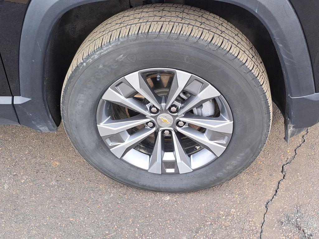 used 2025 Chevrolet Equinox car, priced at $25,000