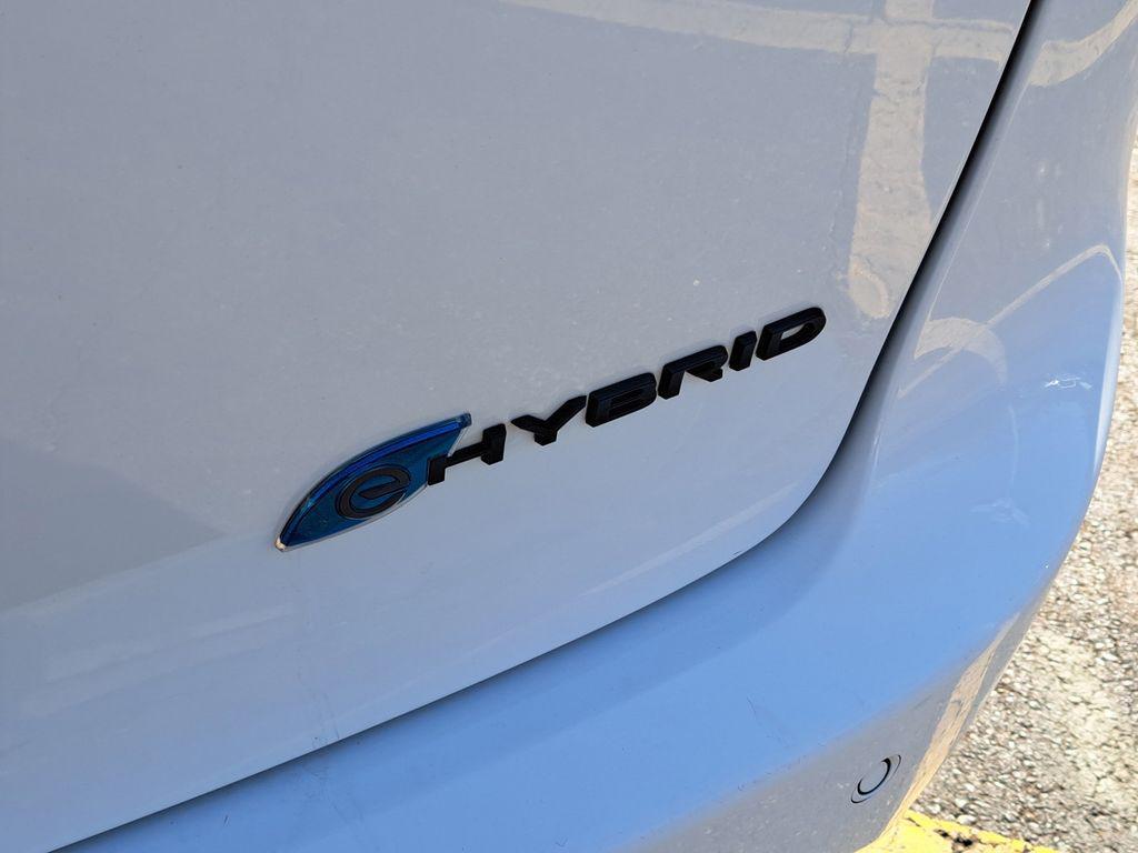 used 2024 Chrysler Pacifica Hybrid car, priced at $27,000