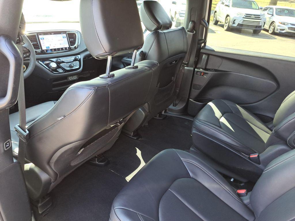 used 2024 Chrysler Pacifica Hybrid car, priced at $27,000