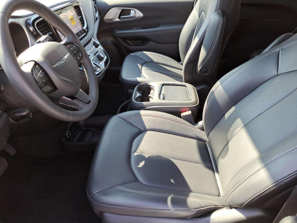 used 2024 Chrysler Pacifica Hybrid car, priced at $27,000