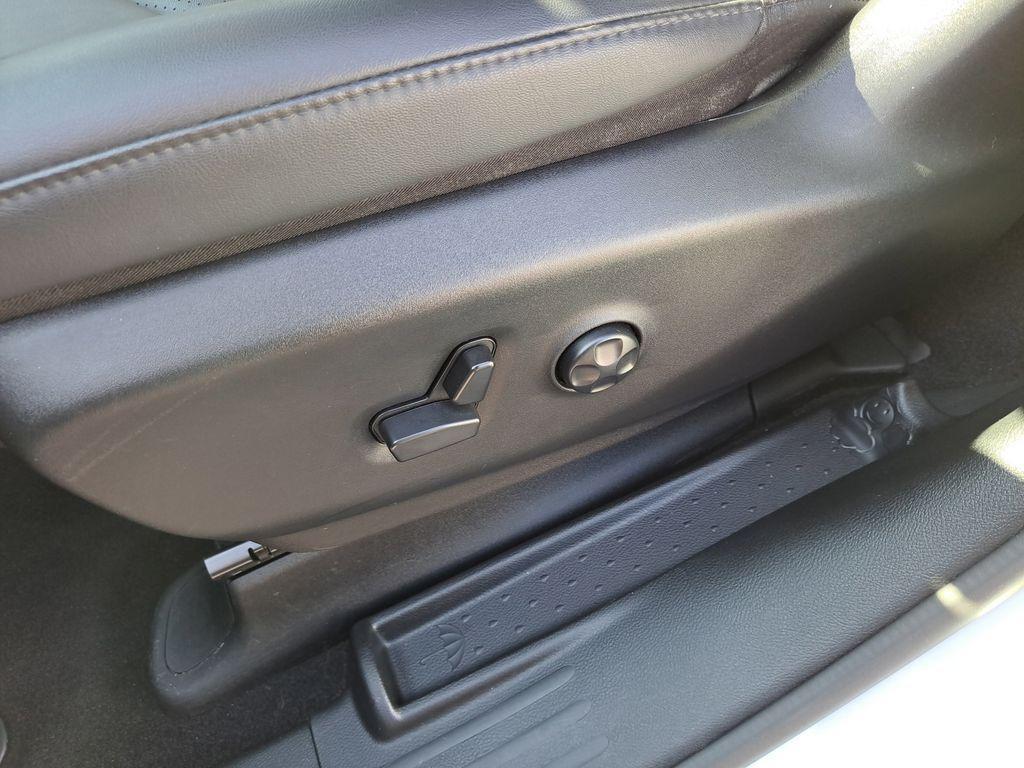 used 2024 Chrysler Pacifica Hybrid car, priced at $27,000