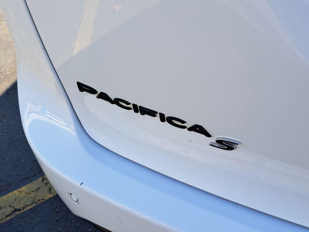 used 2024 Chrysler Pacifica Hybrid car, priced at $27,000