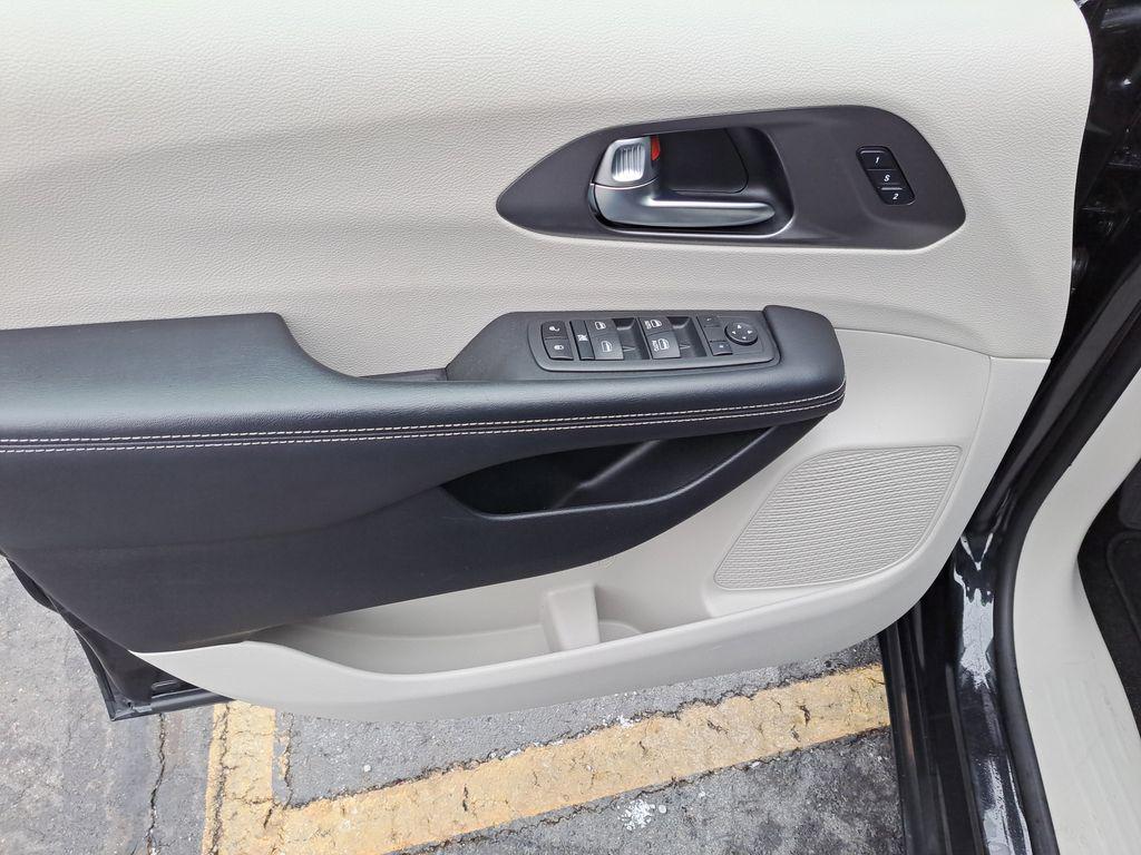 used 2022 Chrysler Pacifica car, priced at $18,500