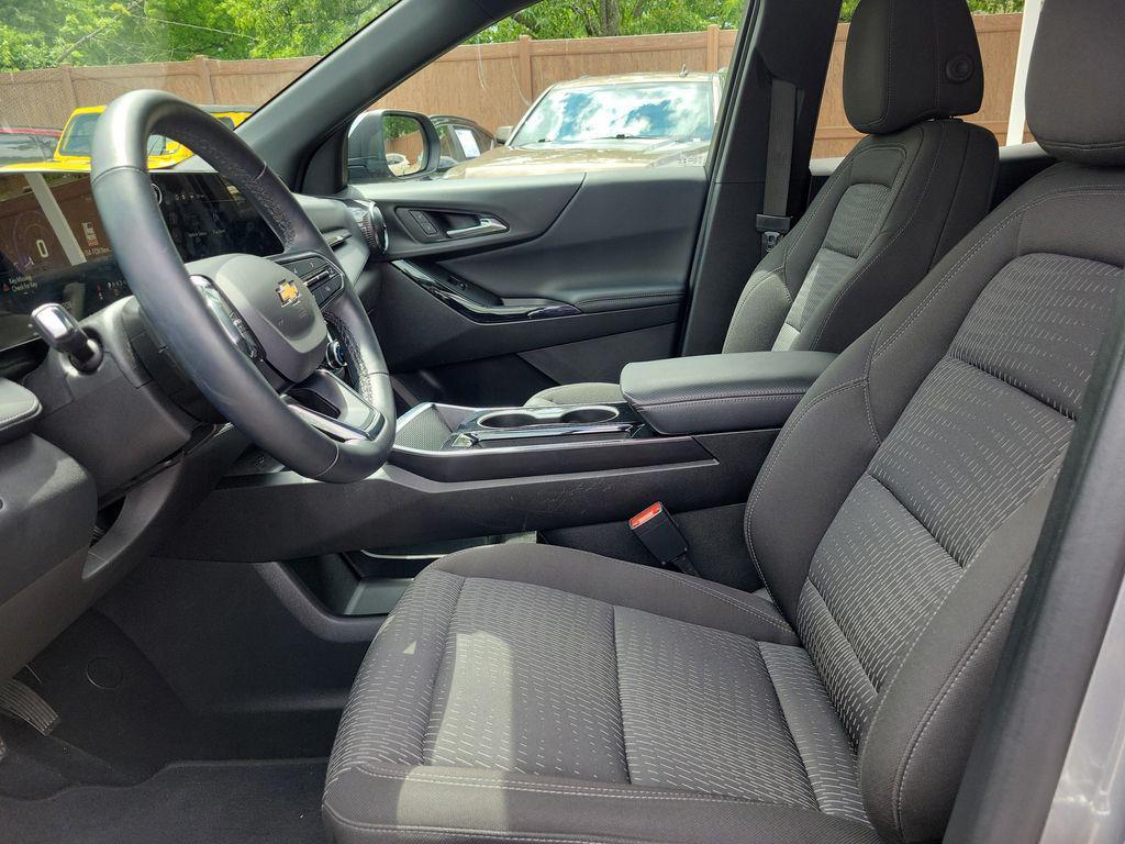 used 2025 Chevrolet Equinox car, priced at $24,000