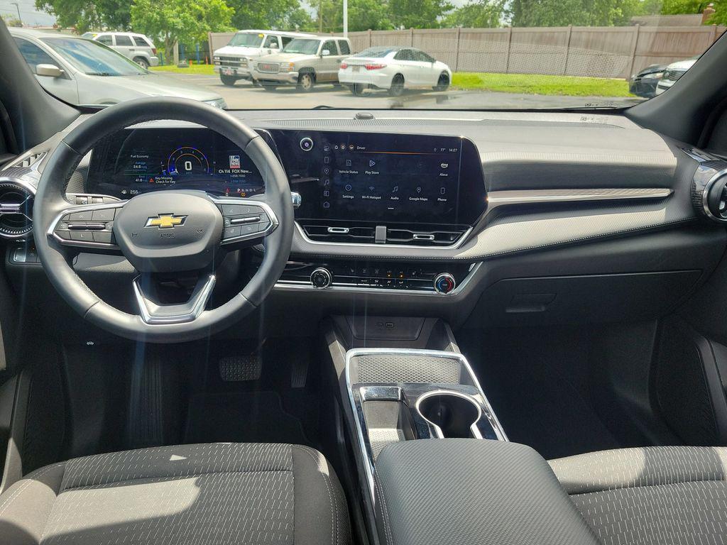 used 2025 Chevrolet Equinox car, priced at $24,000