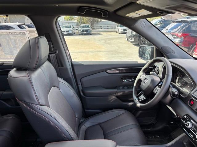 new 2025 Honda Pilot car, priced at $53,876
