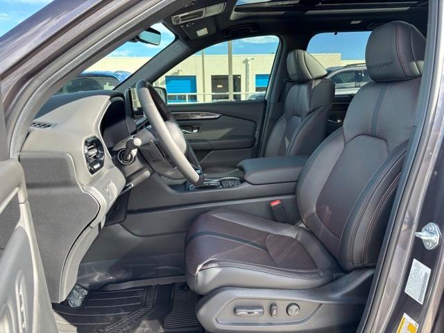 new 2025 Honda Pilot car, priced at $53,876