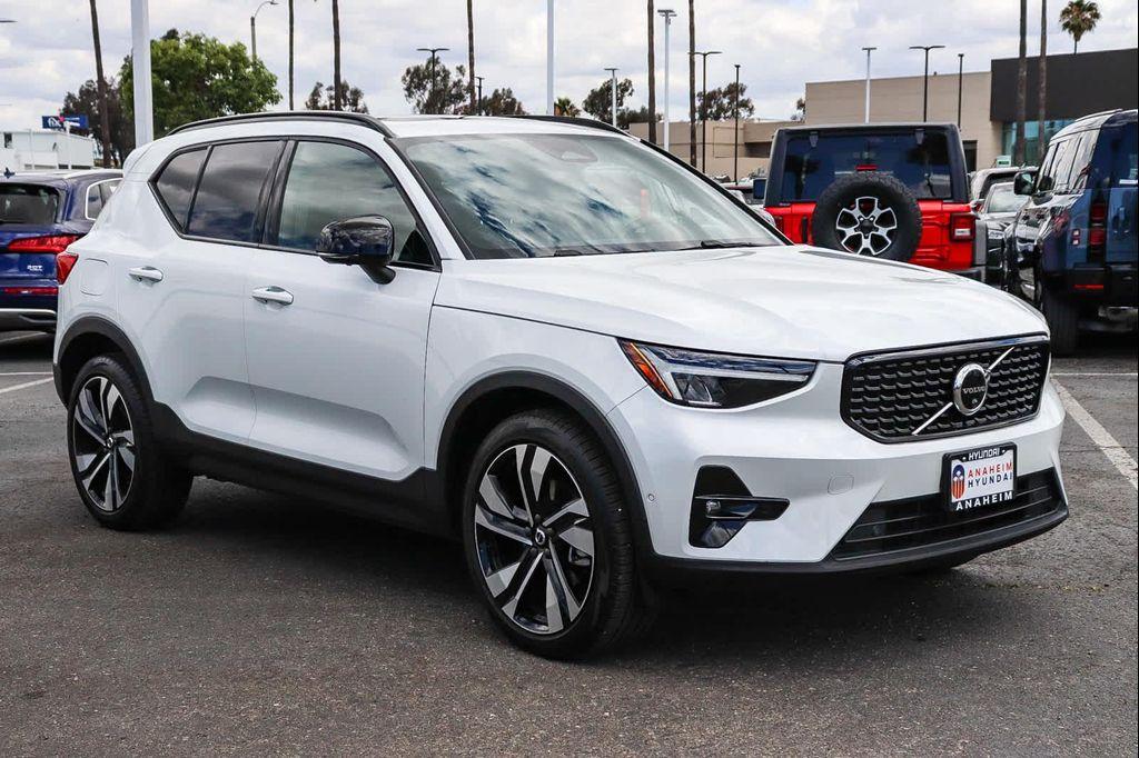 used 2023 Volvo XC40 car, priced at $28,977