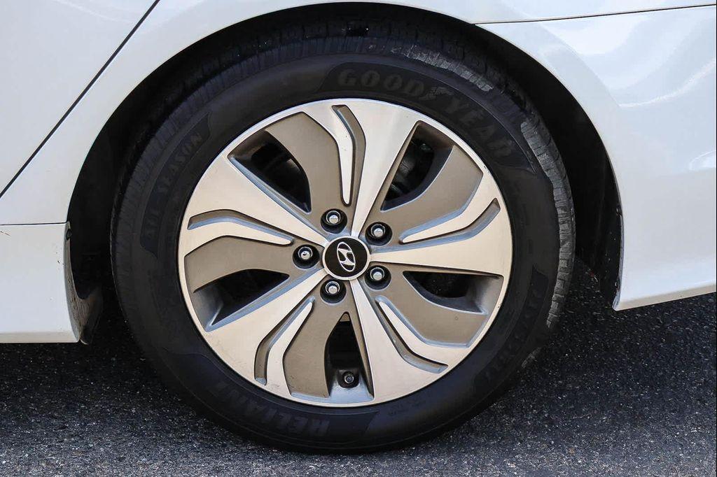 used 2015 Hyundai Sonata Hybrid car, priced at $12,080