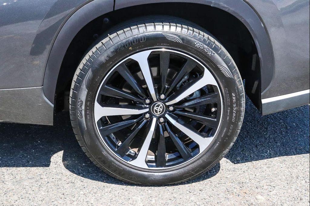 used 2021 Toyota Highlander car, priced at $31,879