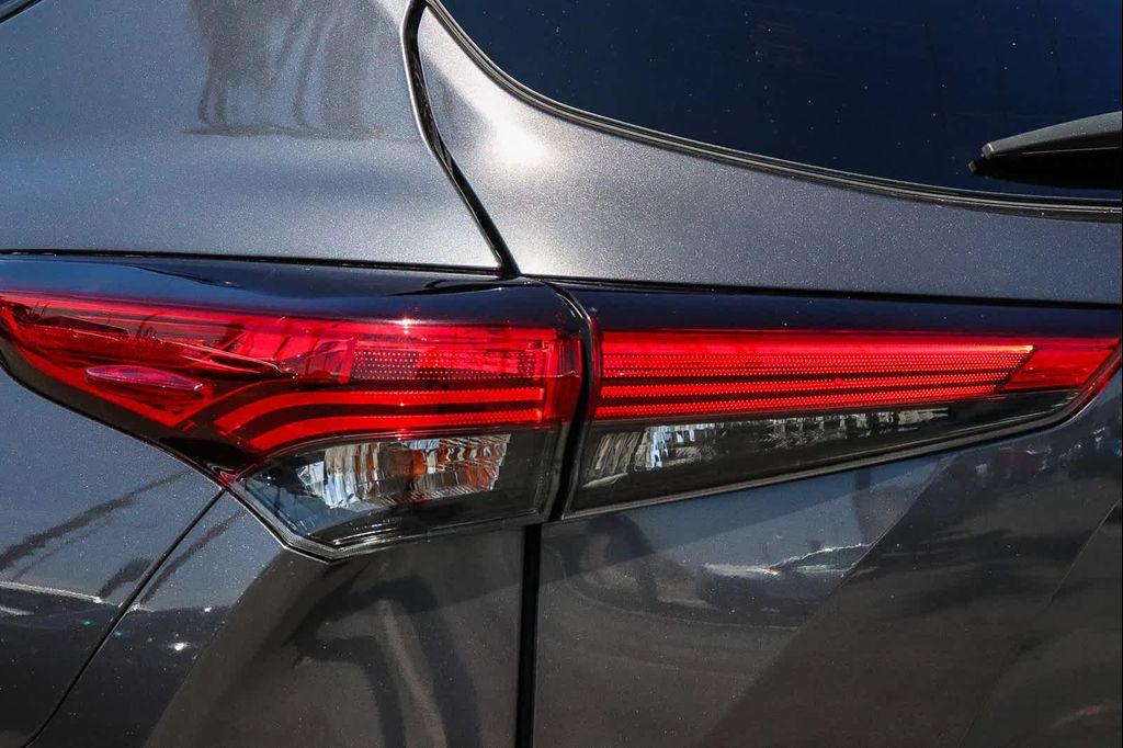 used 2021 Toyota Highlander car, priced at $31,879