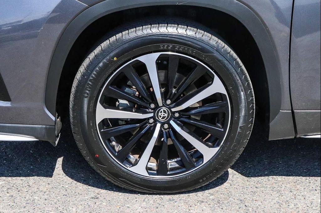 used 2021 Toyota Highlander car, priced at $31,879