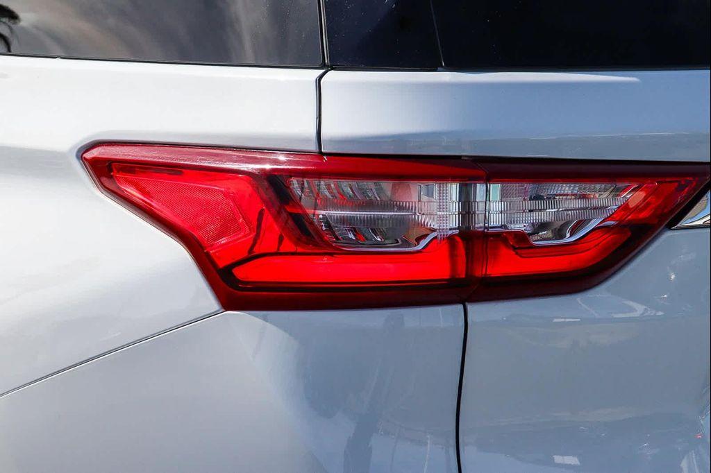 used 2021 Chevrolet Traverse car, priced at $17,995