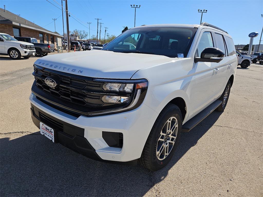new 2025 Ford Expedition car, priced at $68,097