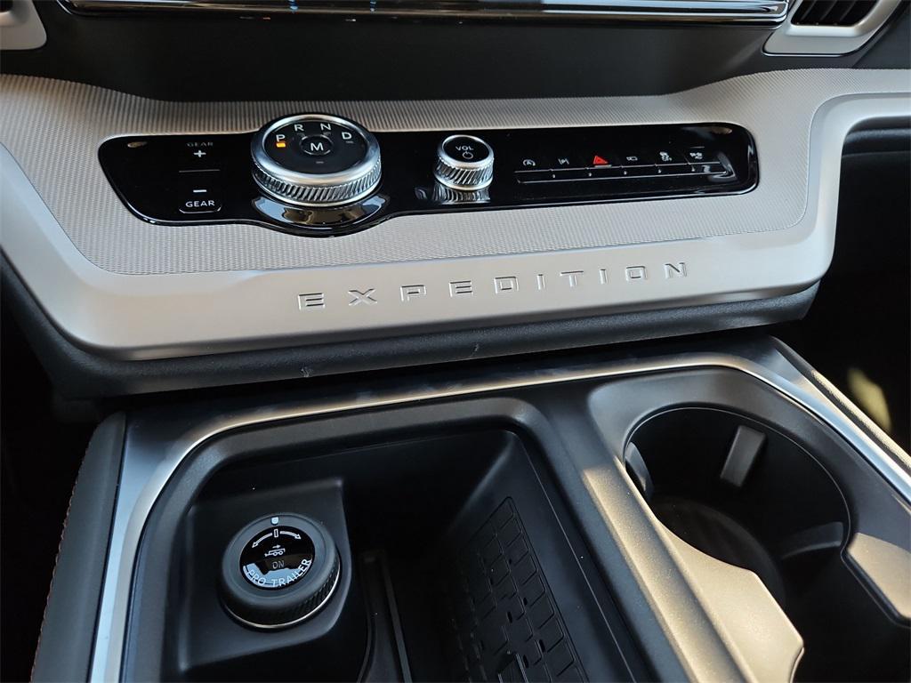 new 2025 Ford Expedition car, priced at $68,097