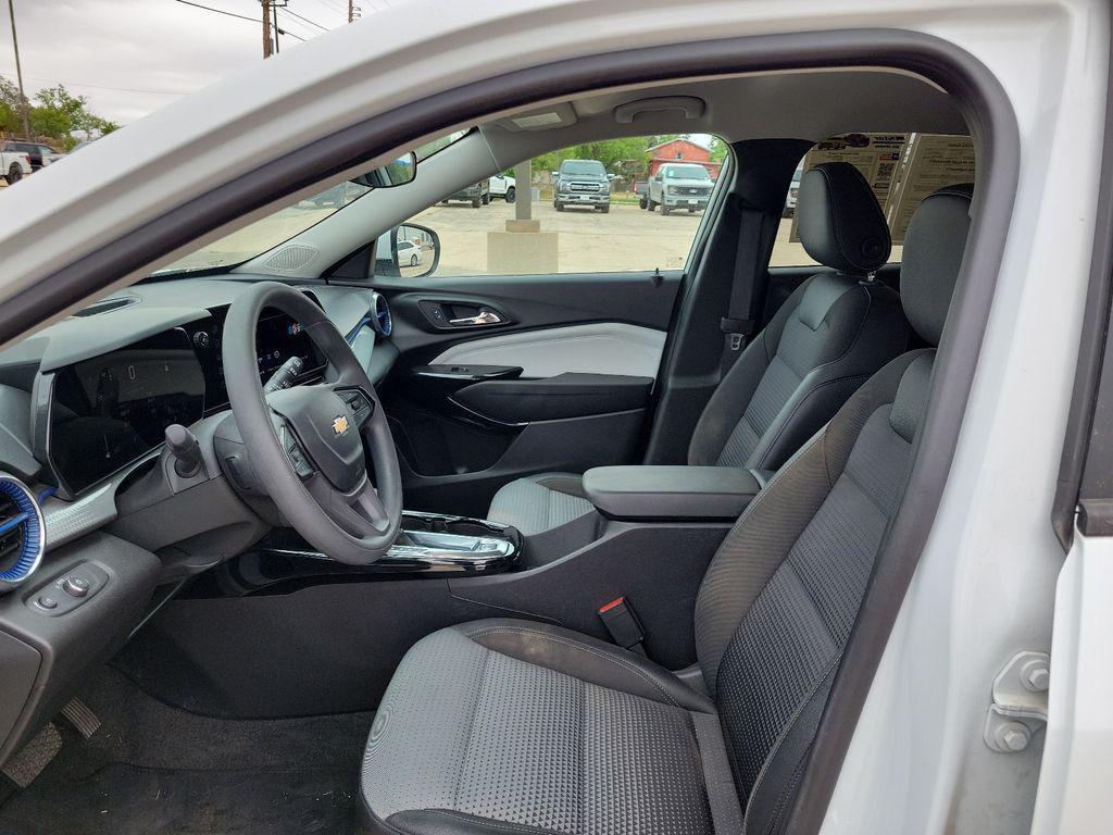 used 2025 Chevrolet Trax car, priced at $24,137