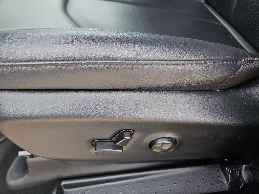 used 2025 Chrysler Pacifica car, priced at $30,658