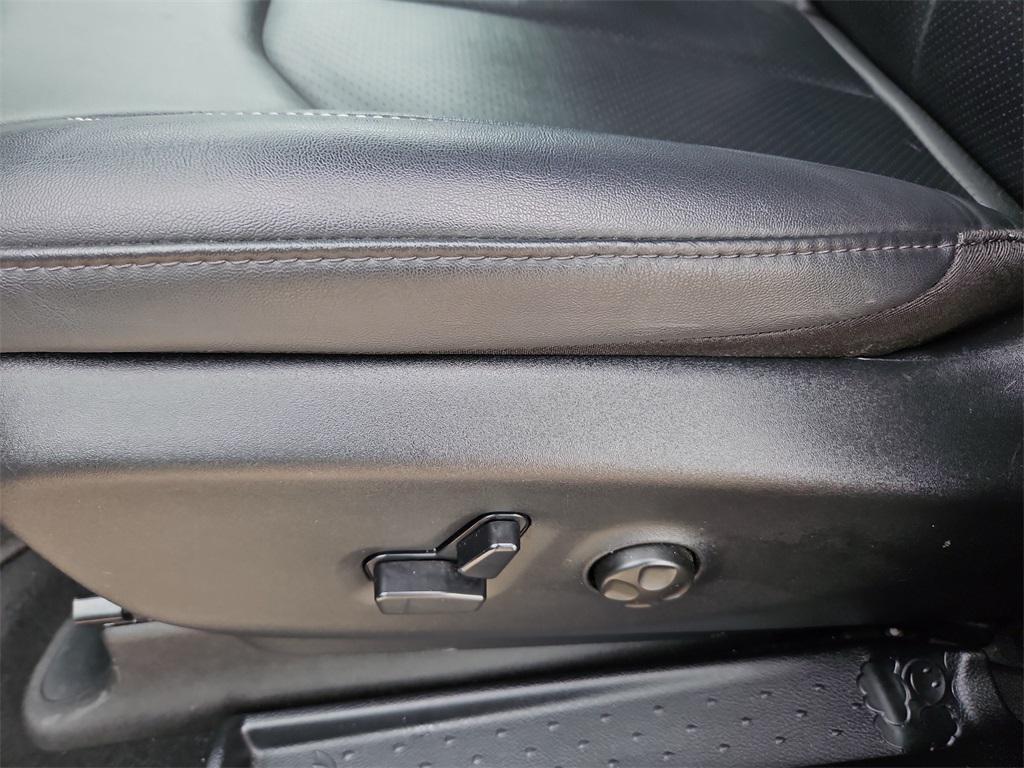 used 2025 Chrysler Pacifica car, priced at $29,981