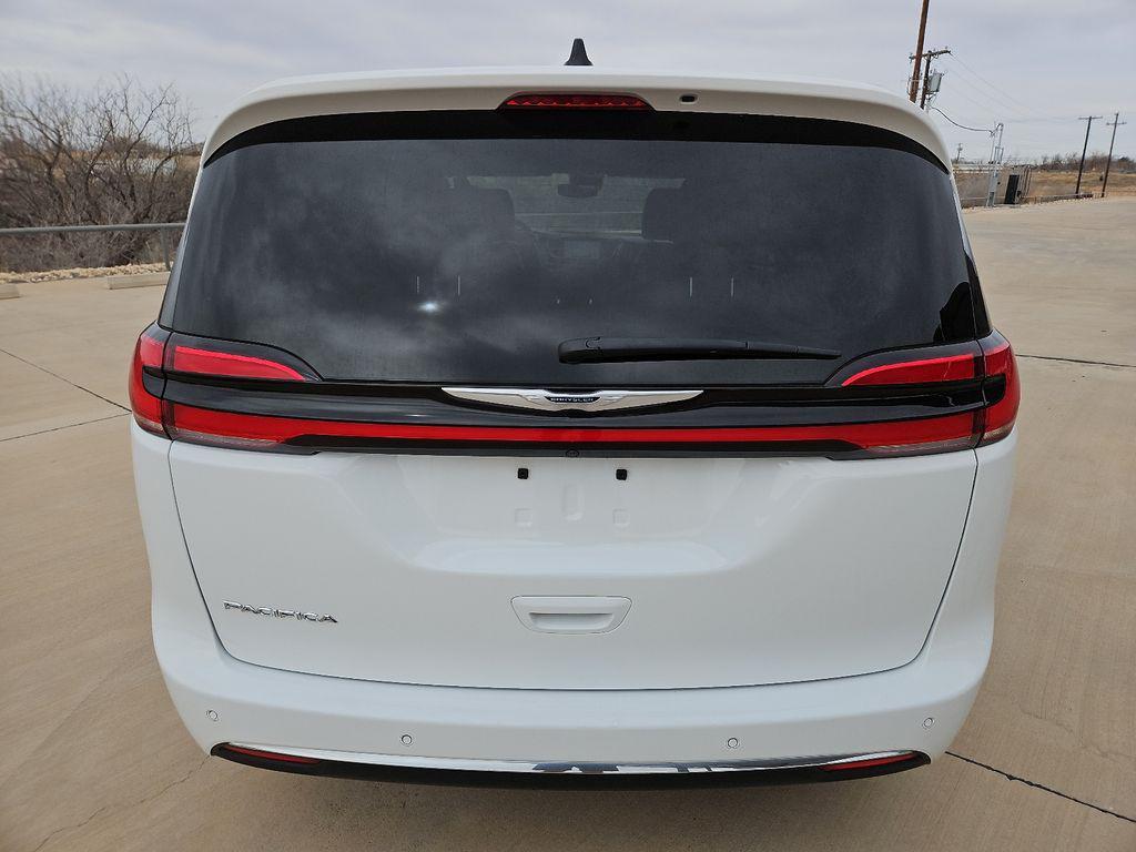 used 2025 Chrysler Pacifica car, priced at $30,658