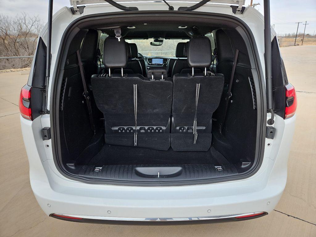 used 2025 Chrysler Pacifica car, priced at $30,658