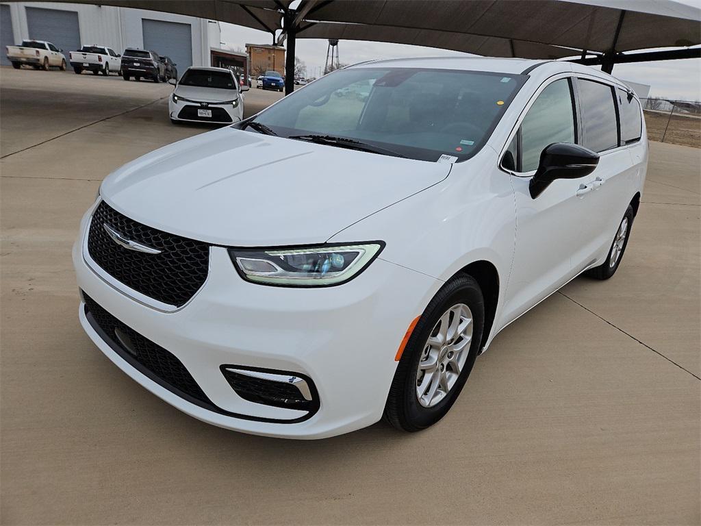 used 2025 Chrysler Pacifica car, priced at $29,981