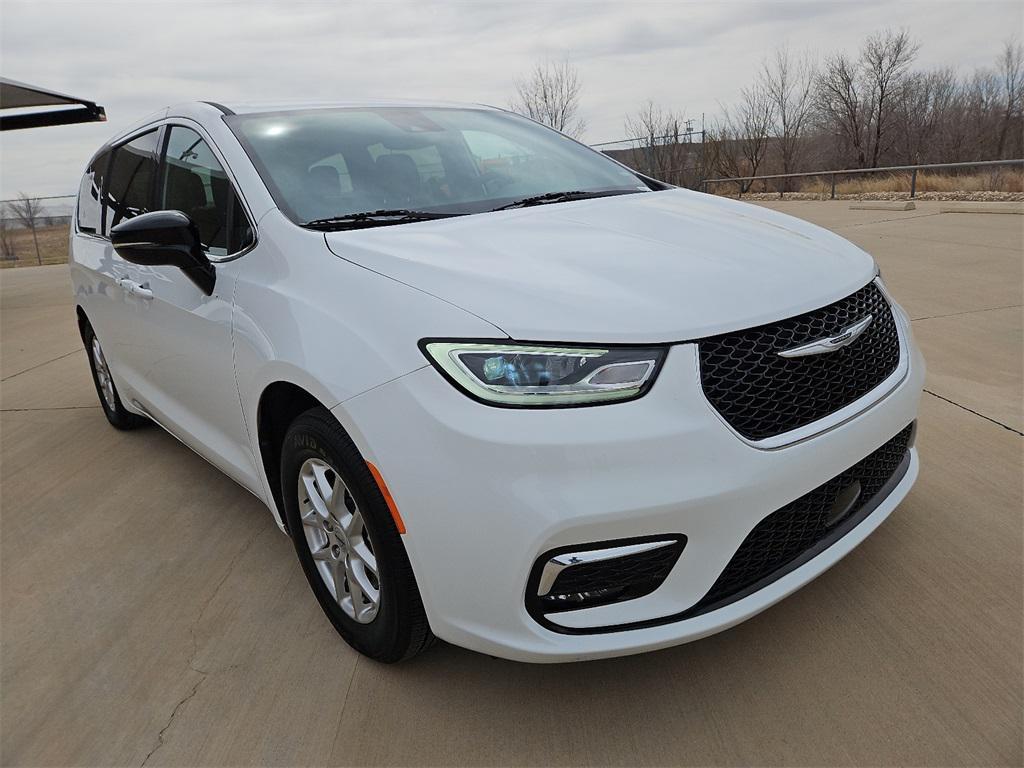 used 2025 Chrysler Pacifica car, priced at $29,981