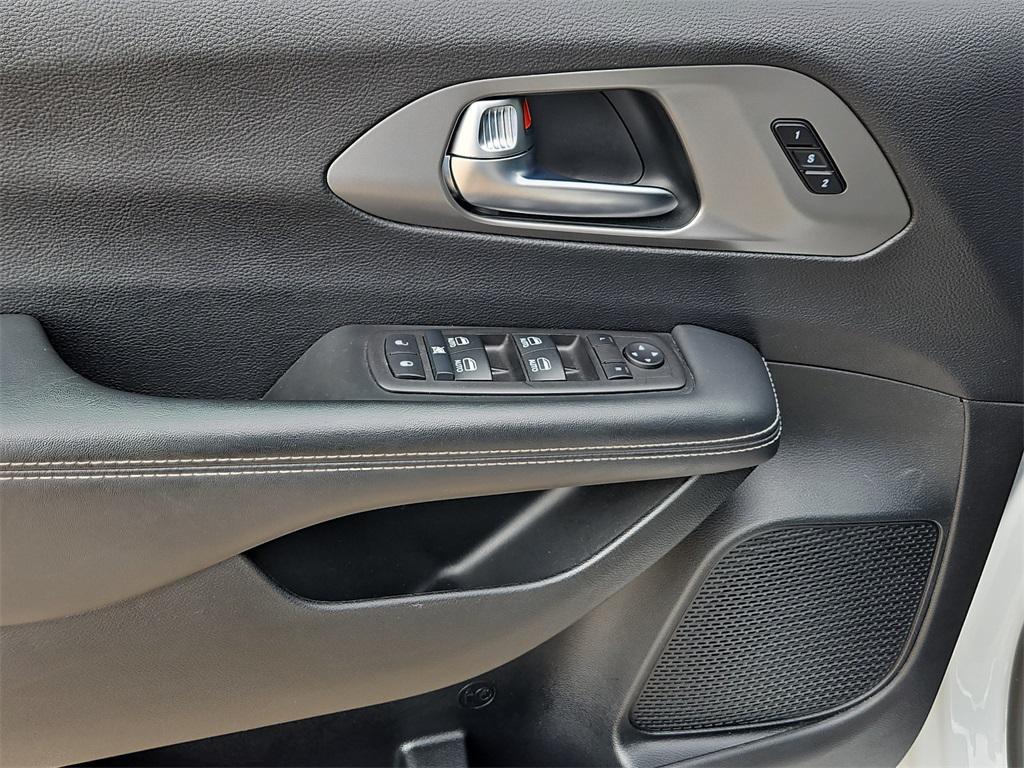 used 2025 Chrysler Pacifica car, priced at $29,981