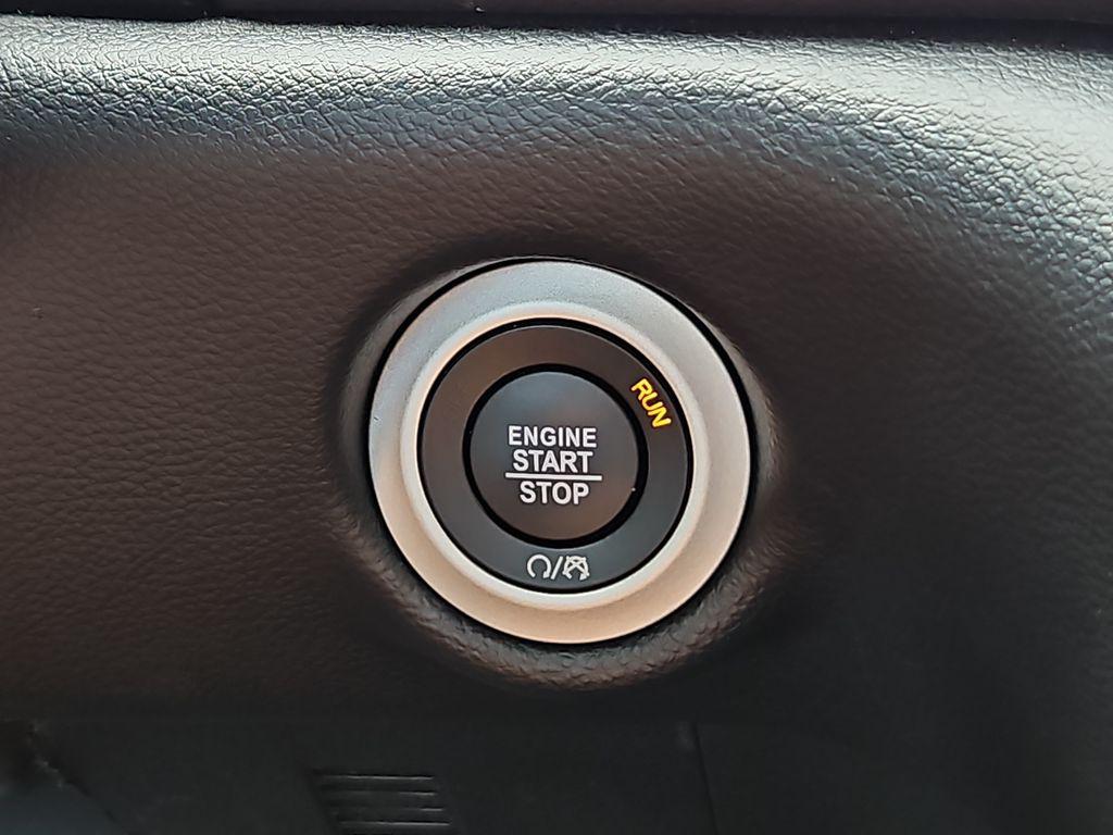 used 2025 Chrysler Pacifica car, priced at $30,658